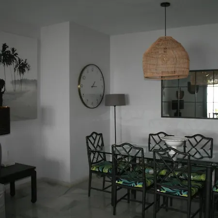 En Primera Linea/beachfront פואנגירולה
