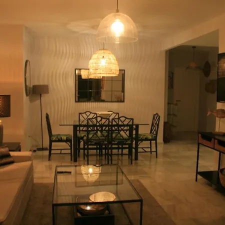 En Primera Linea/beachfront פואנגירולה