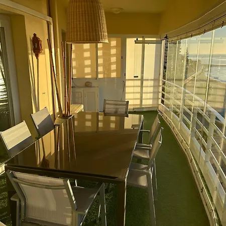 En Primera Linea/beachfront פואנגירולה