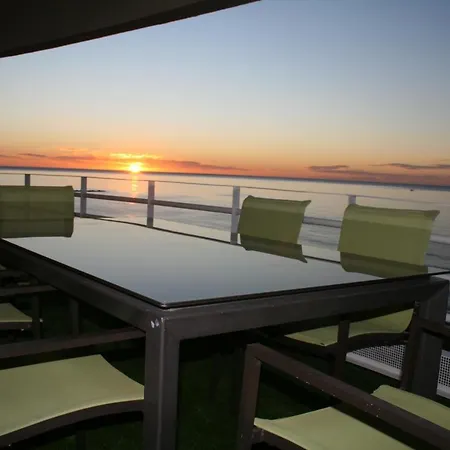En Primera Linea/beachfront Apartment