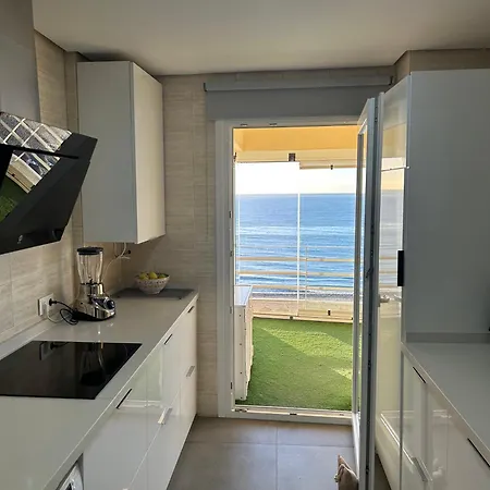En Primera Linea/beachfront Lejlighed