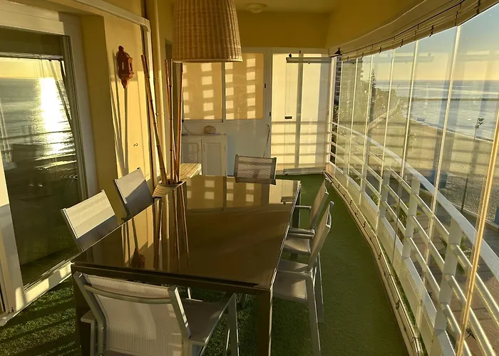 En Primera Linea/beachfront פואנגירולה